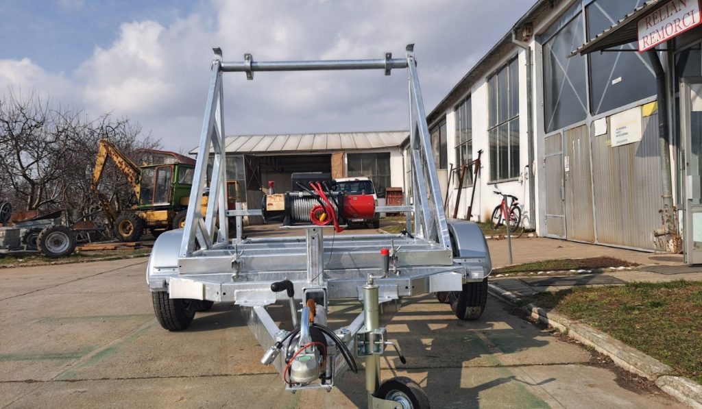 Flatbed tow truck transporting a car with all wheels off the ground