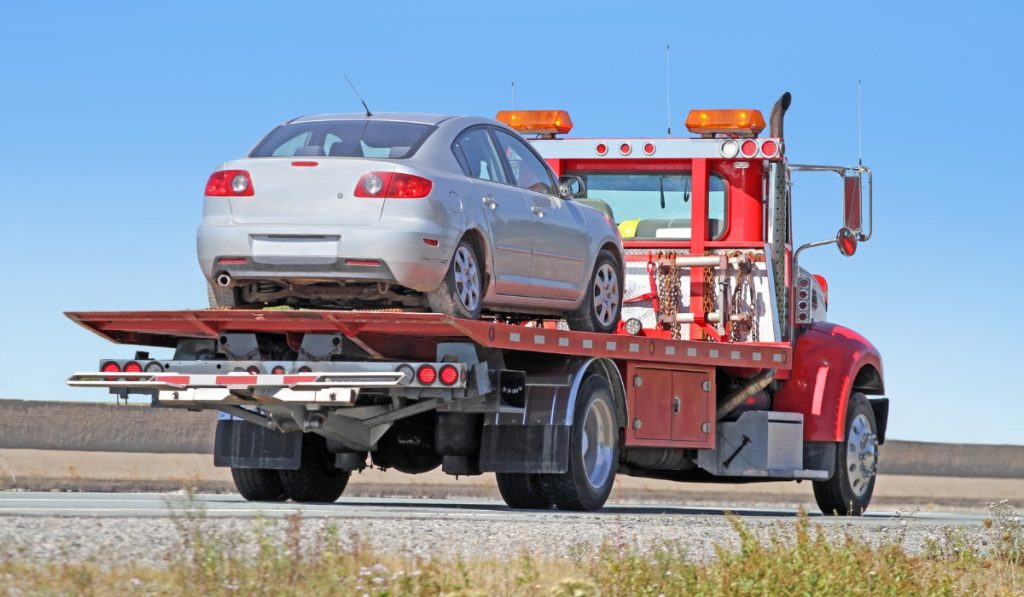 Heavy duty tow truck lifting a semi truck