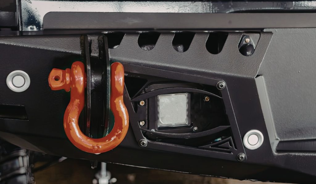 Comparison of off road recovery and winch out towing methods